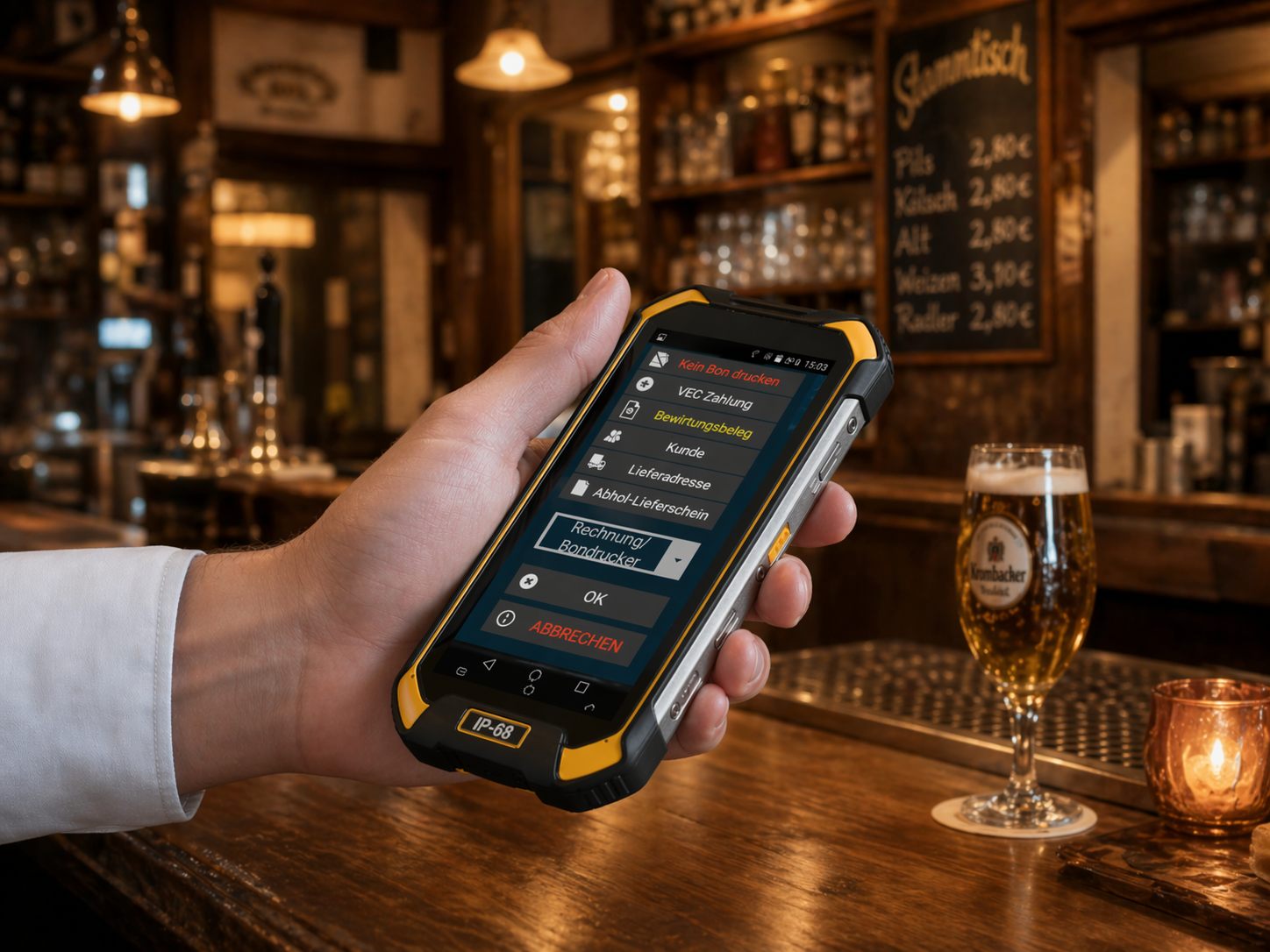 BlitzKasse GASTRO Basic Mobil in der Hand eines Kellners